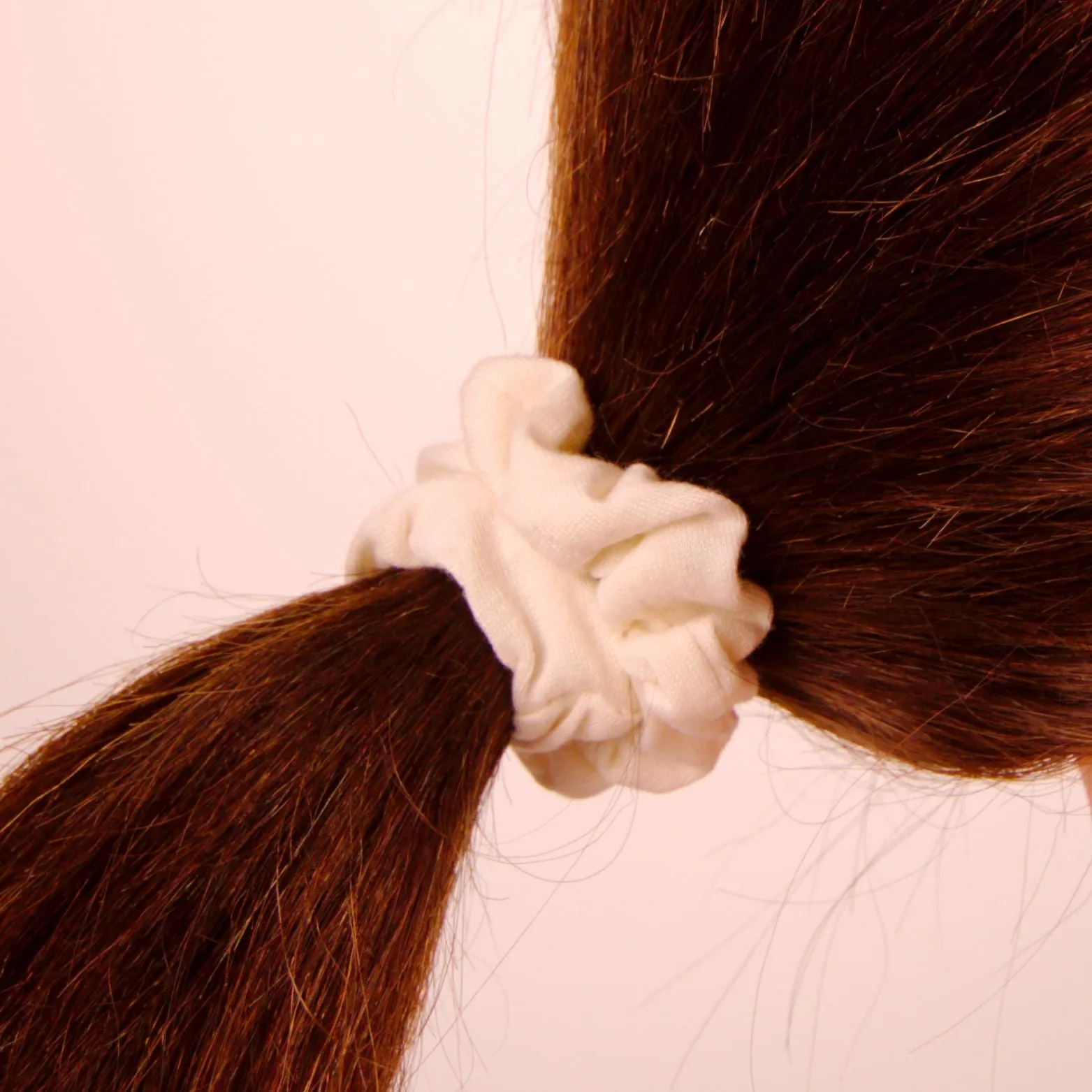 Amelia Beauty, Medium White Jersey Scrunchies, 2.5in Diameter, Gentle on Hair, Strong Hold, No Snag, No Dents or Creases. 10 Pack