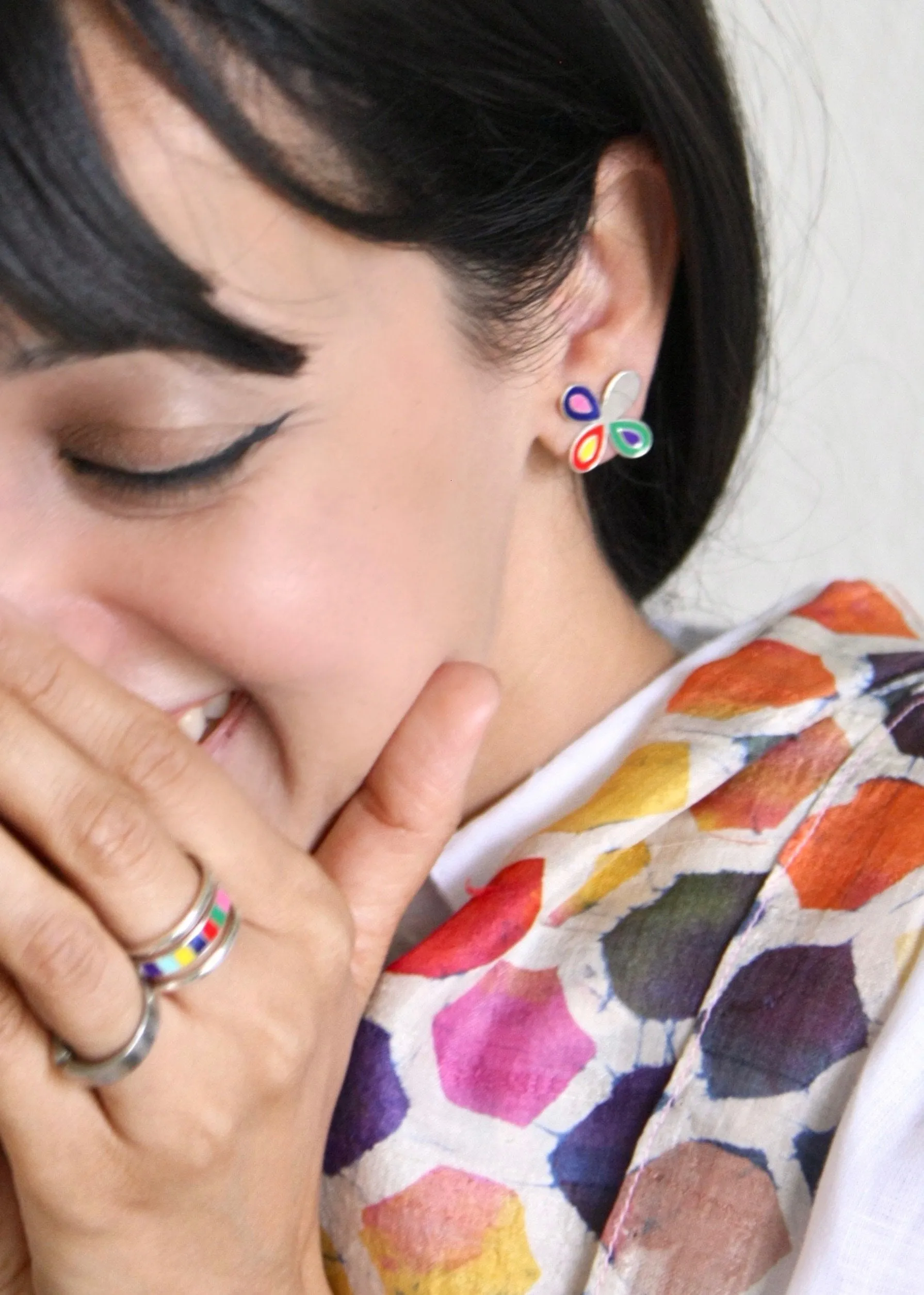 Chic, asymmetrical floral 'puspa' ear studs