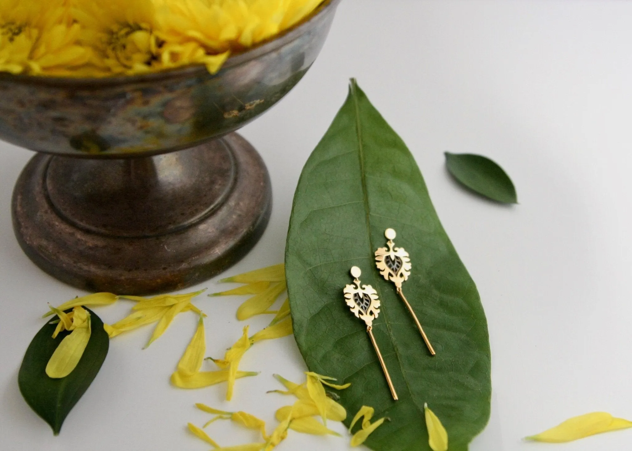 Elegant, gold plated, two-tone 'Zeenat' earrings