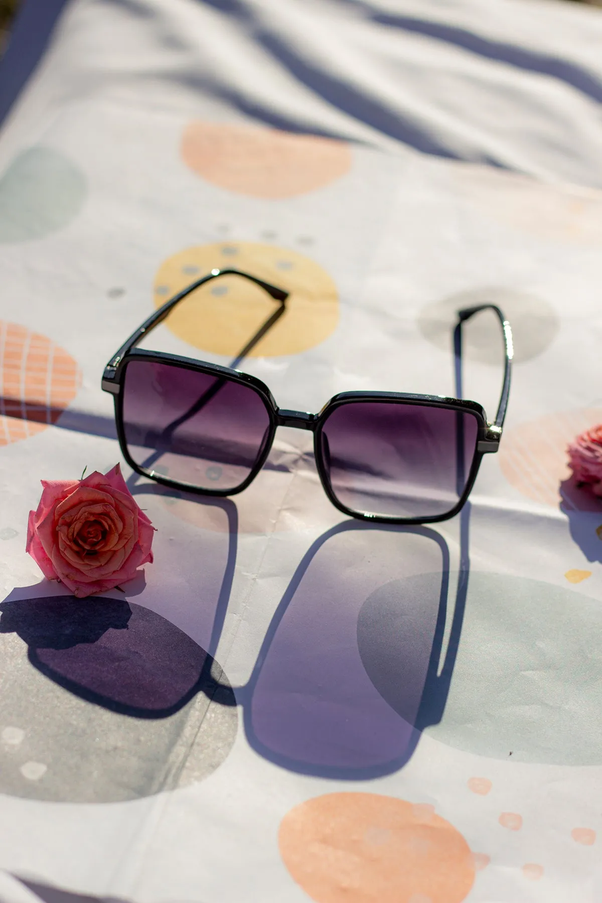 Elegant Square Side Metal Detail Sunglasses
