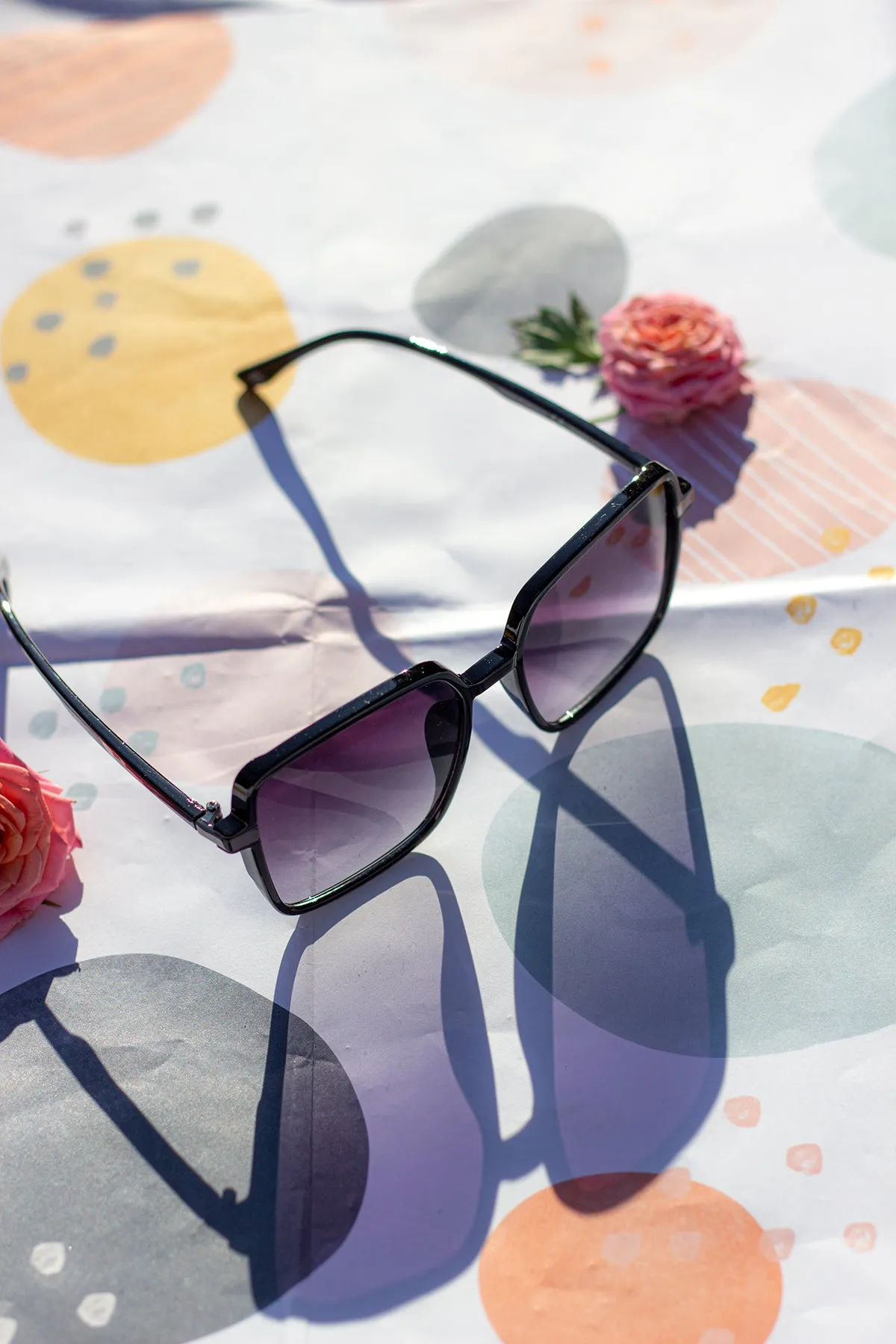 Elegant Square Side Metal Detail Sunglasses