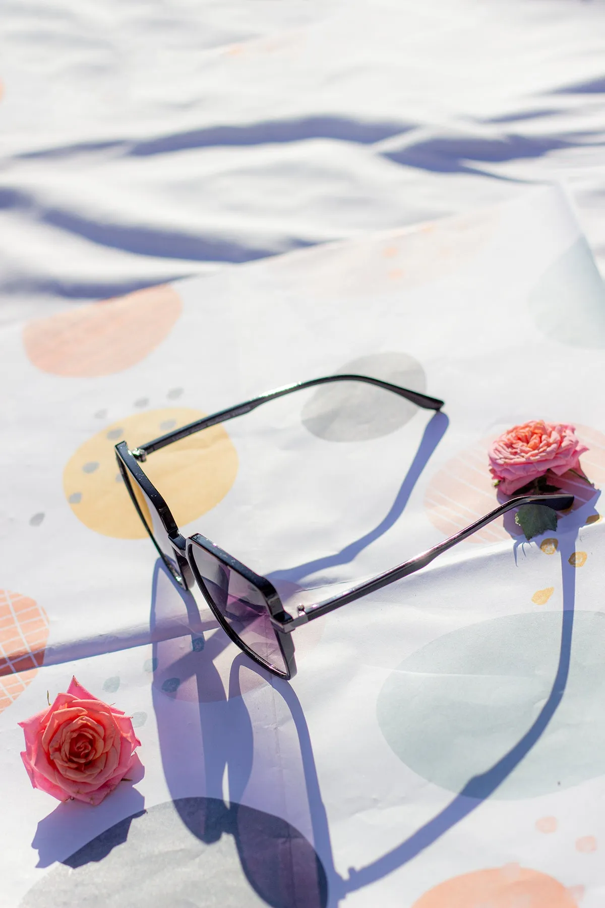 Elegant Square Side Metal Detail Sunglasses