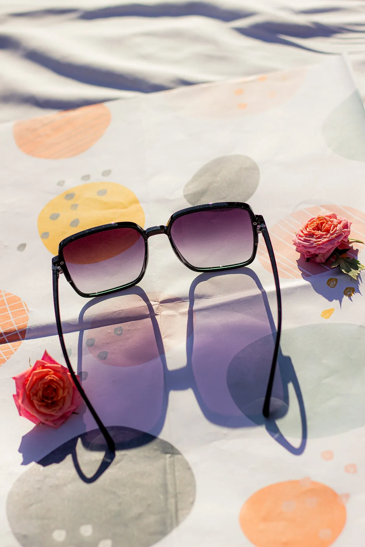 Elegant Square Side Metal Detail Sunglasses
