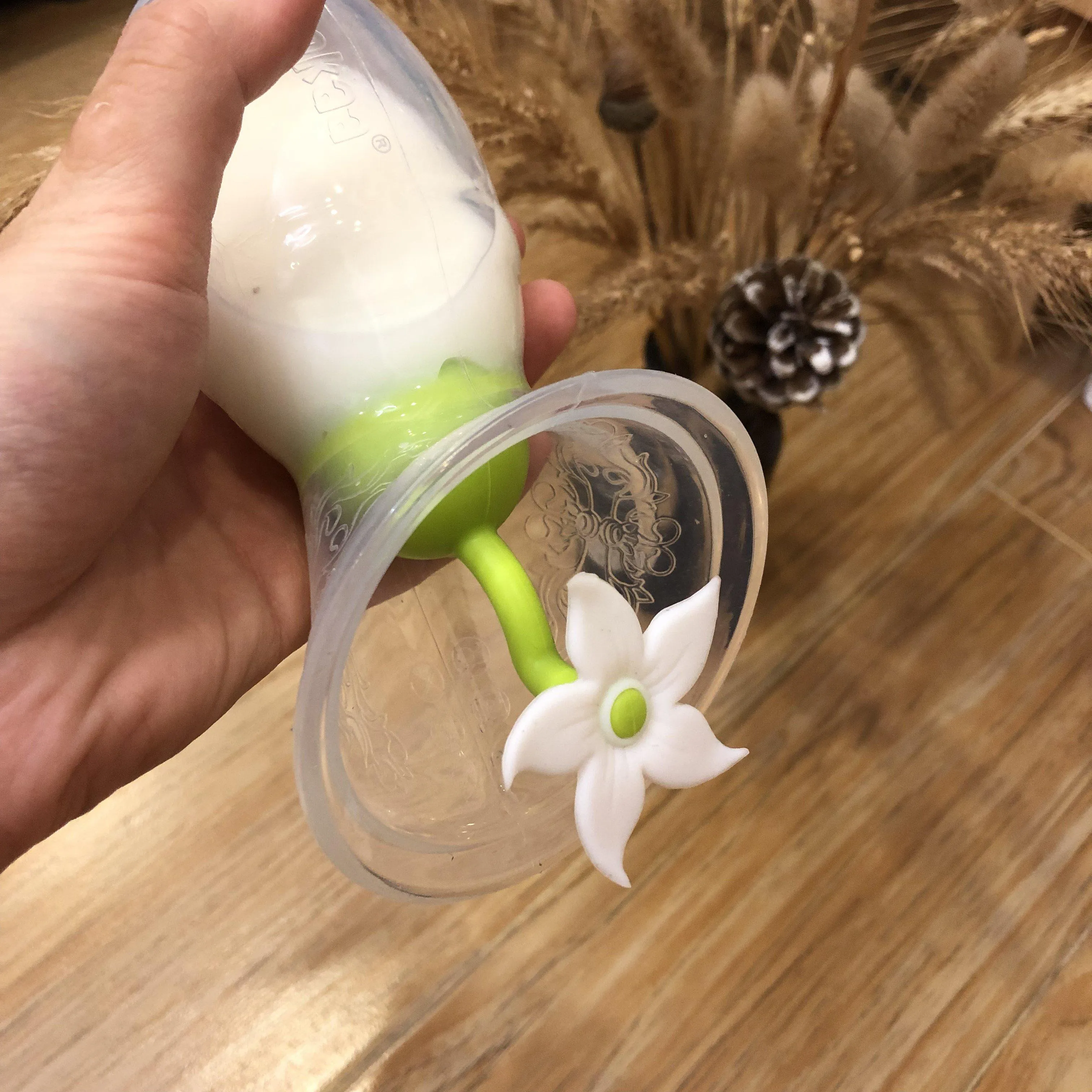 Haakaa Breast Pump Flower Stopper White (Min. of 1, multiples of 1)