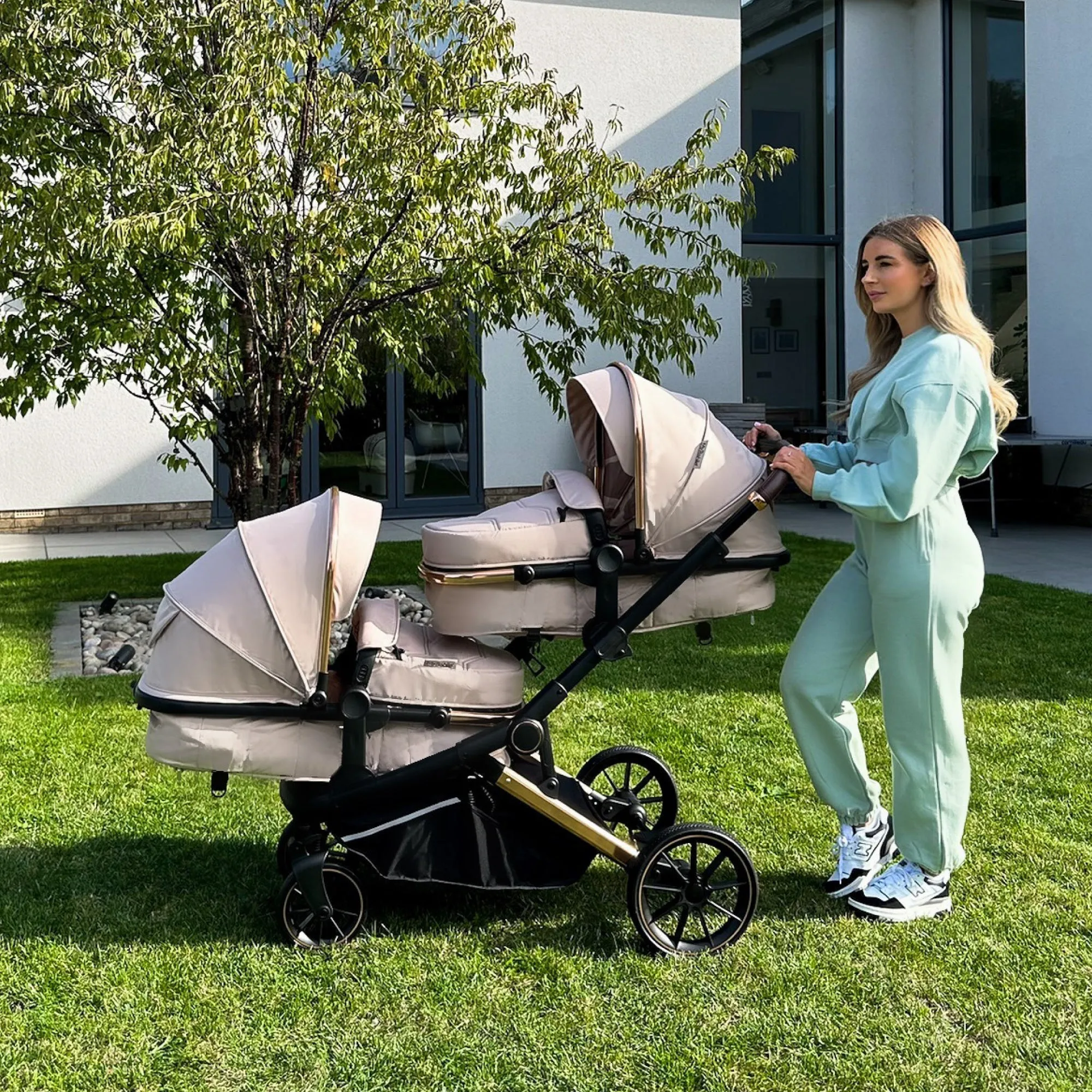 MB33 Tandem Pushchair with 2 Infant Carriers & 2 Bases - Giraffe
