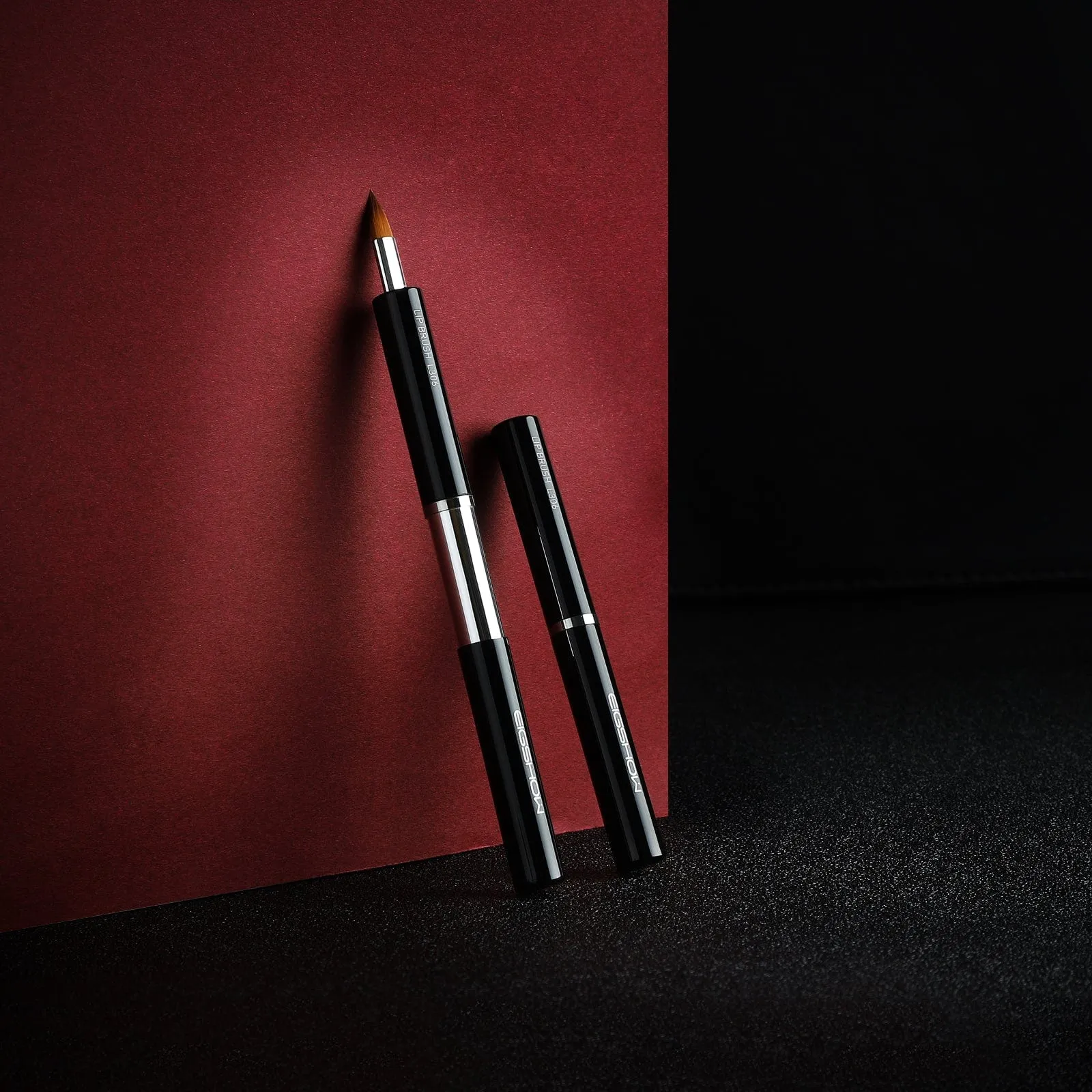 Retractable Lip Brush L306