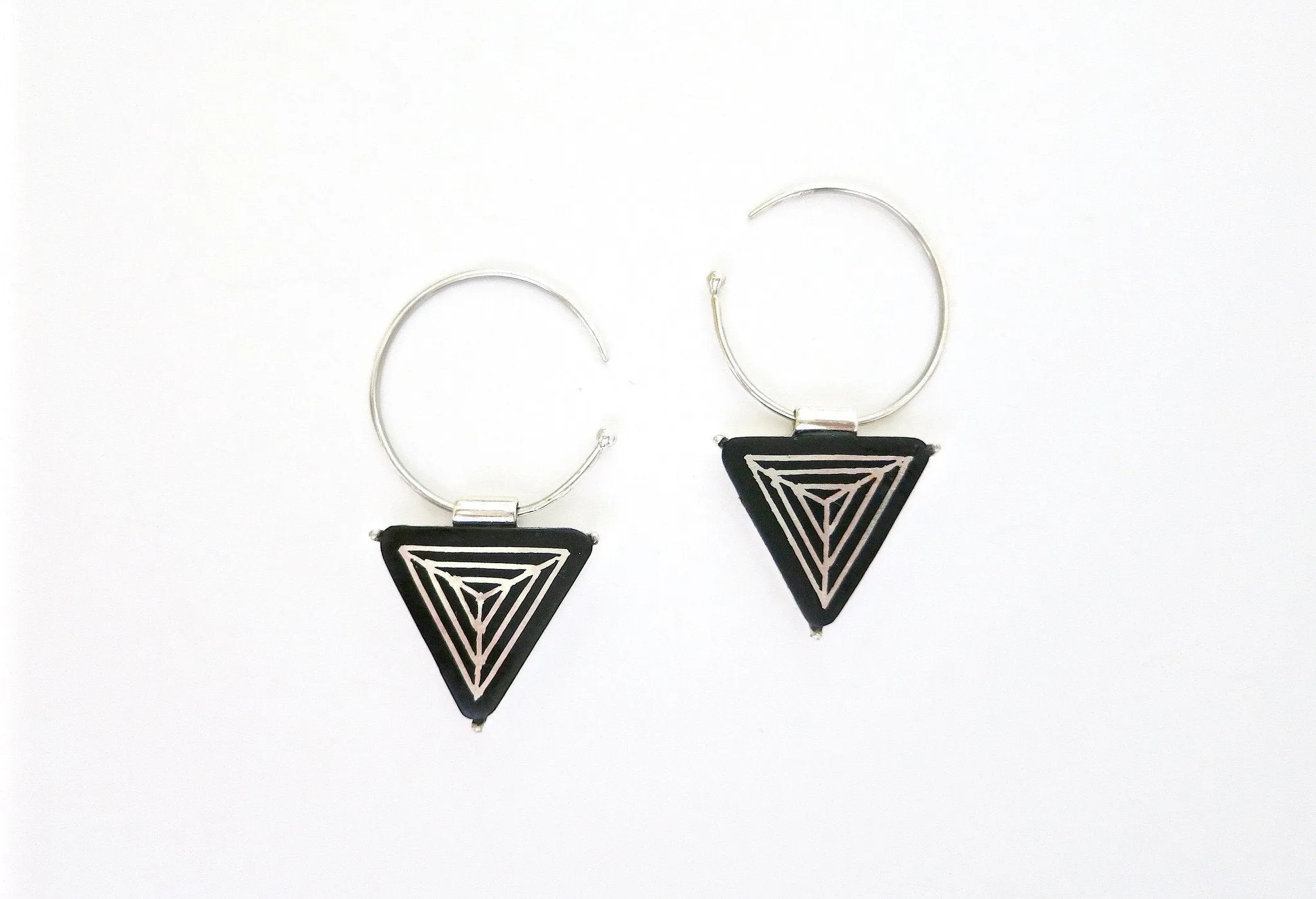 Super cool and elegant, removable triangular pendant, Bidri open hoops