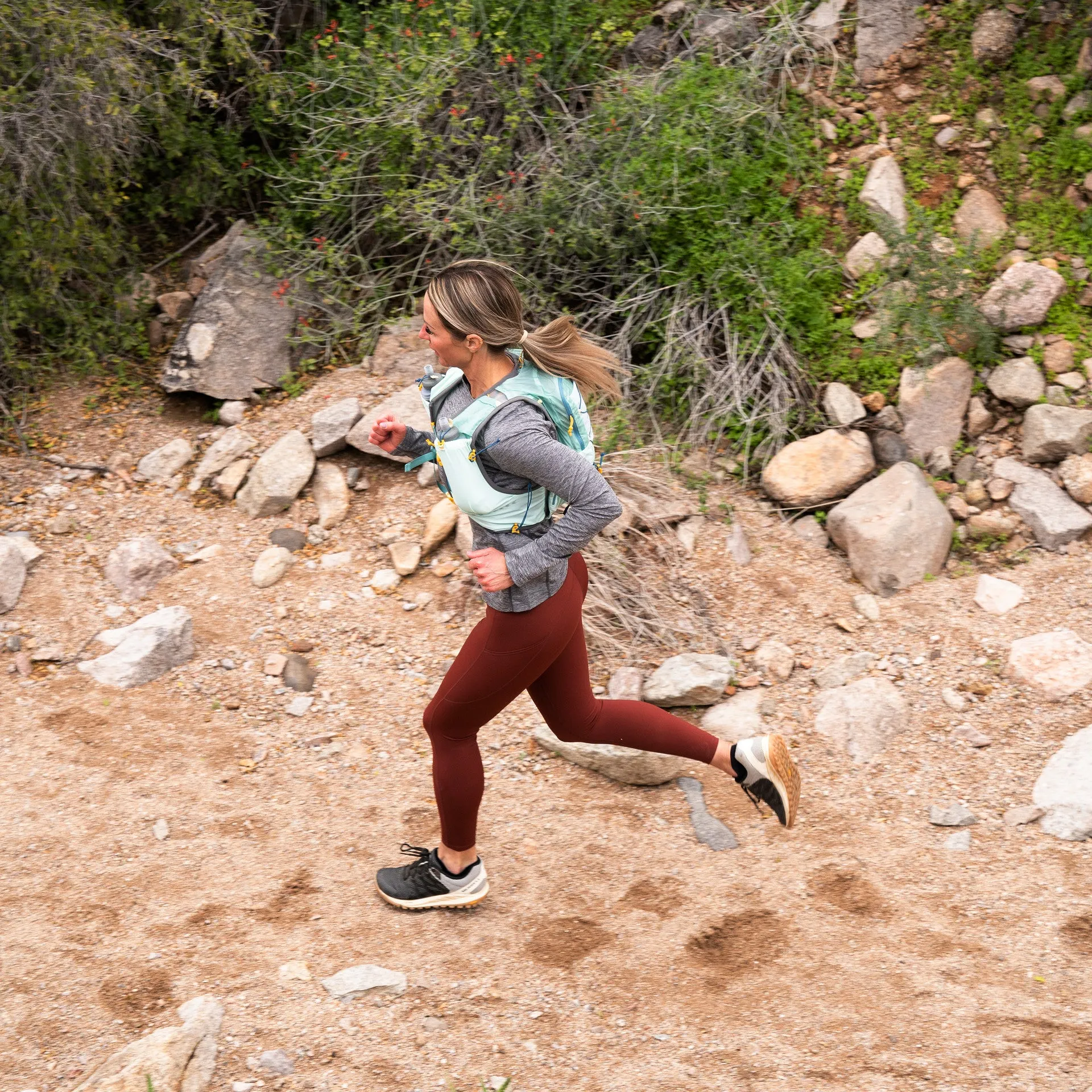 Ultimate Direction Womens Mountain Vesta 6.0