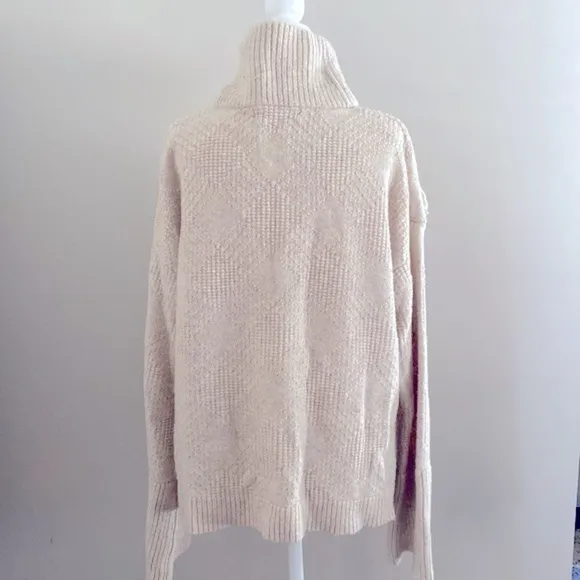 WoolRich oatmeal shaggy rug turtleneck sweater