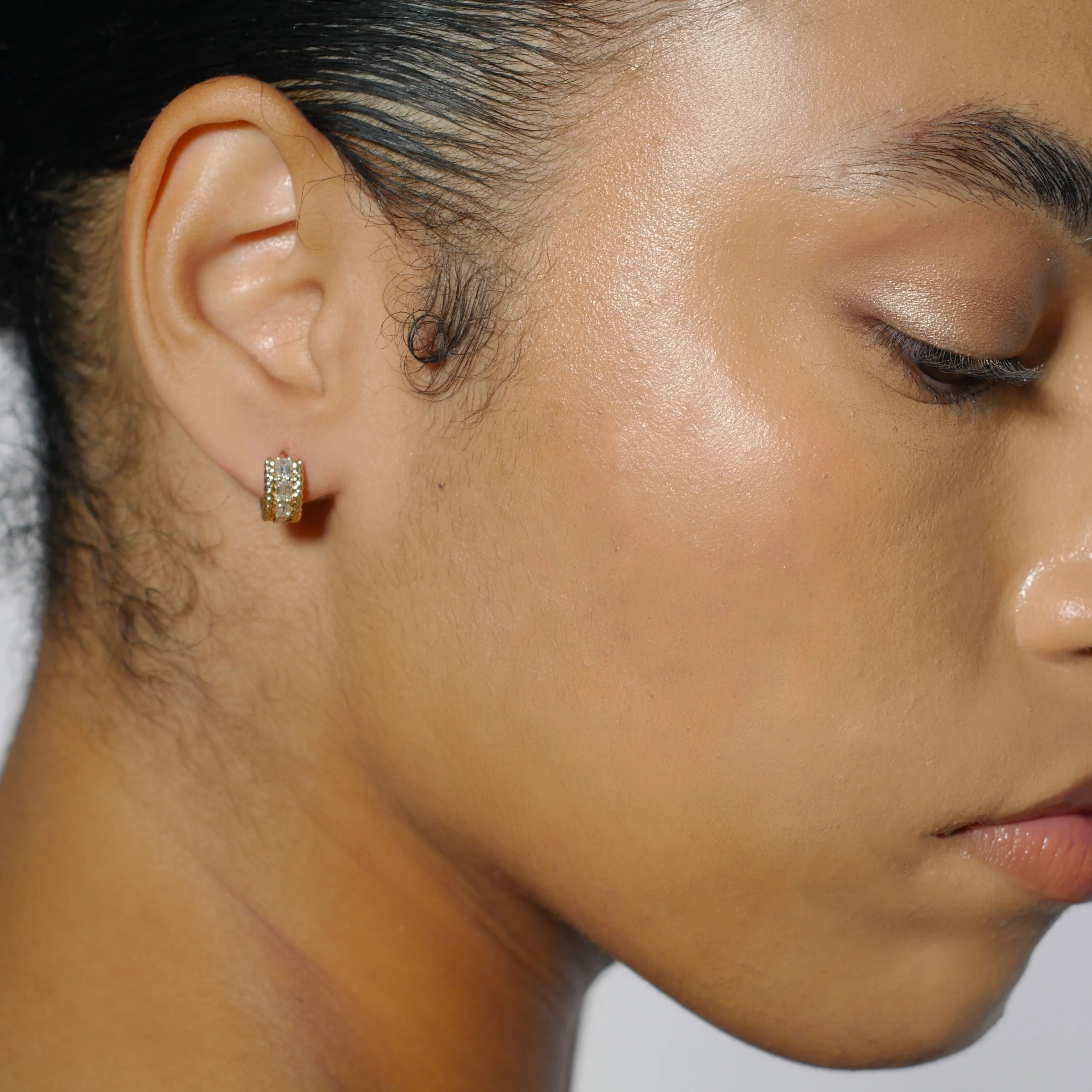 WOVEN ESSENTIA EMERALD CUT HUGGIE EARRINGS